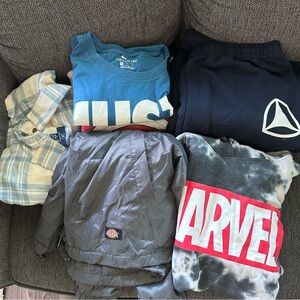 Size XL: Men’s Clothes Bundle